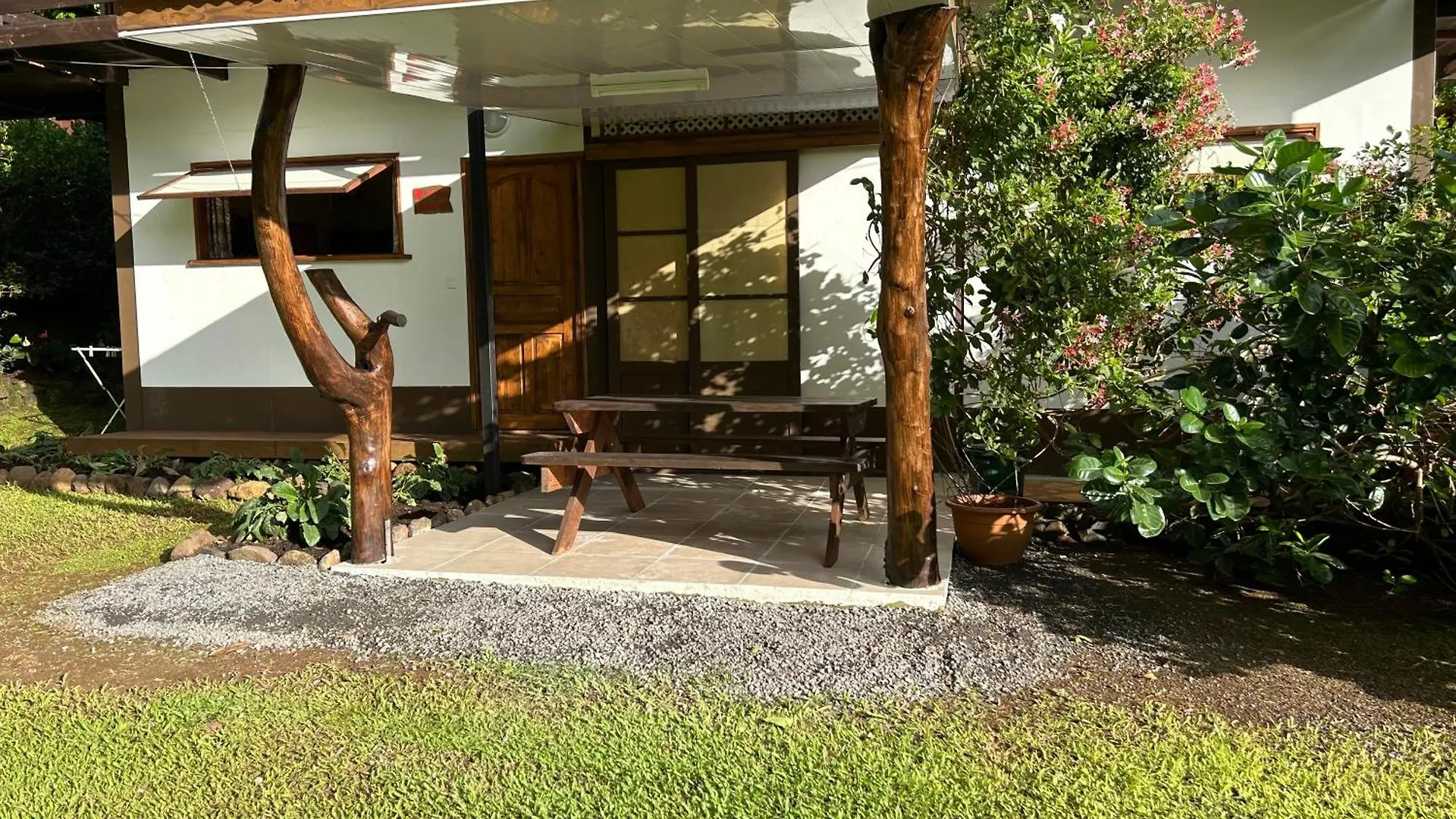 Ana Lodge Tepua Uturoa Homestay